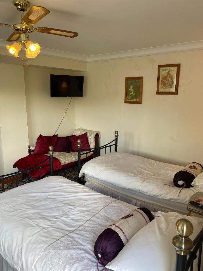 Prince Of Wales Inn Rhymney Extérieur photo