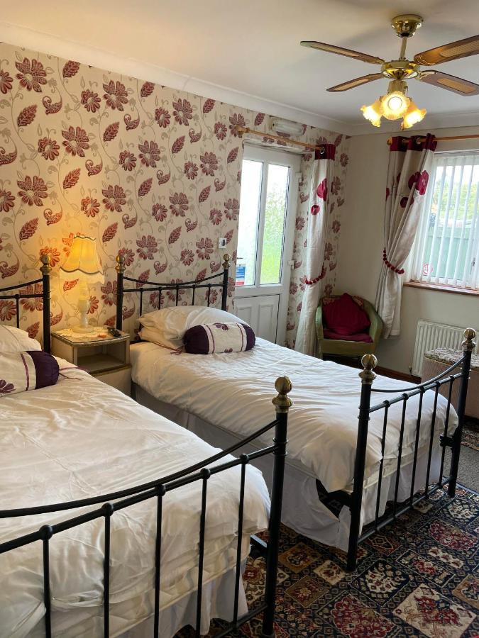 Prince Of Wales Inn Rhymney Extérieur photo
