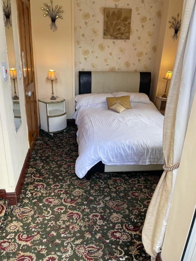 Prince Of Wales Inn Rhymney Extérieur photo