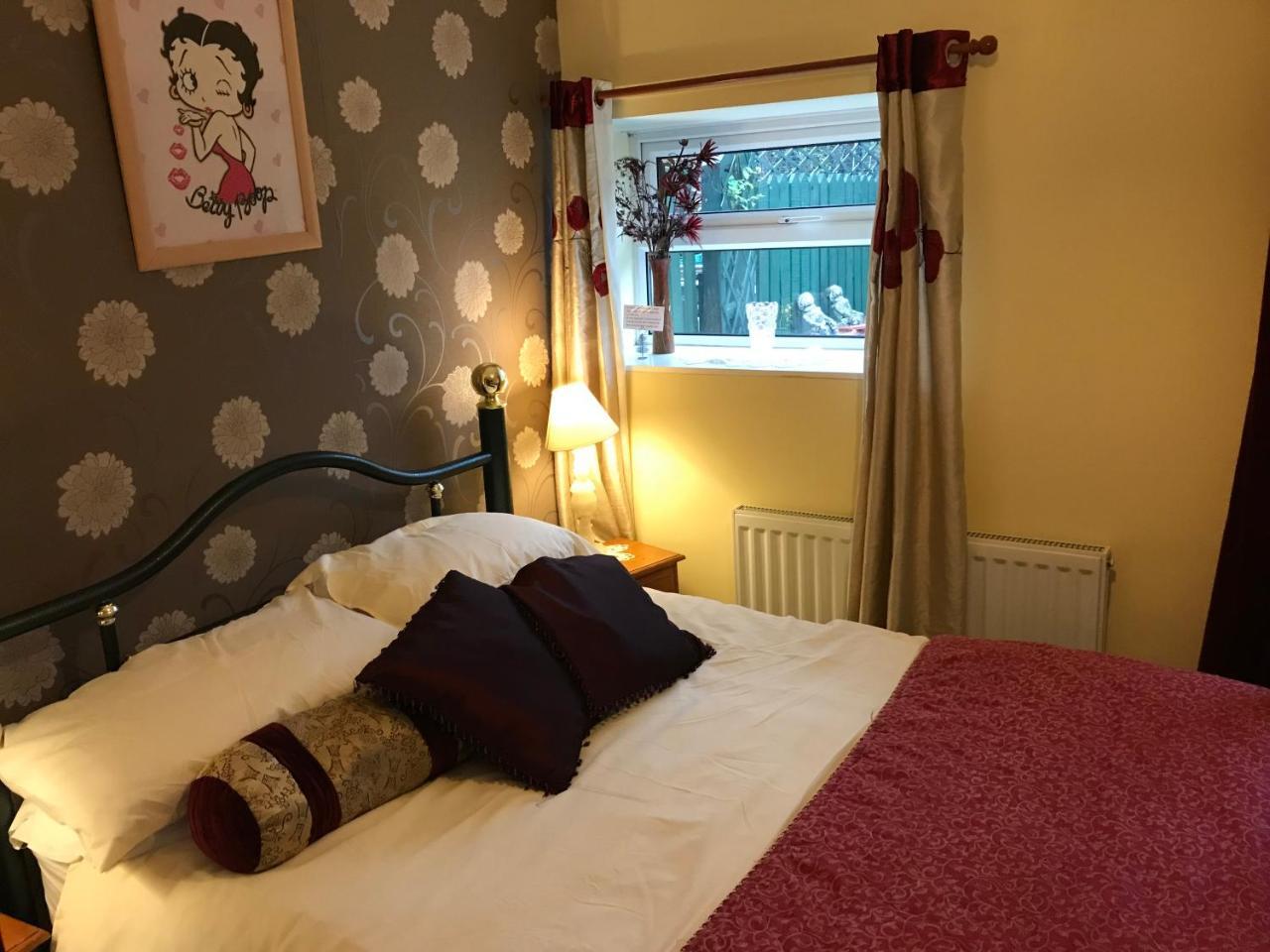 Prince Of Wales Inn Rhymney Extérieur photo