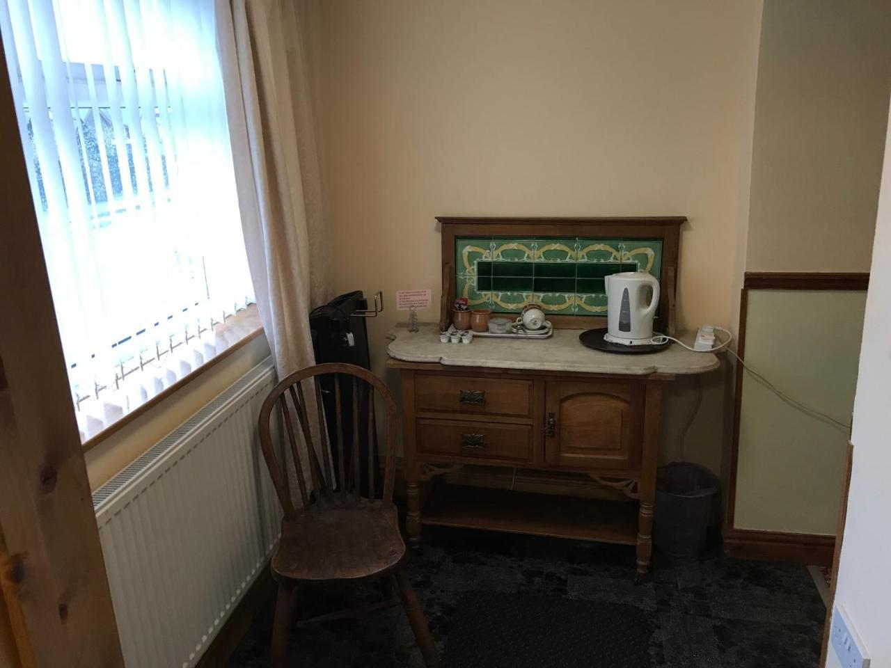 Prince Of Wales Inn Rhymney Extérieur photo