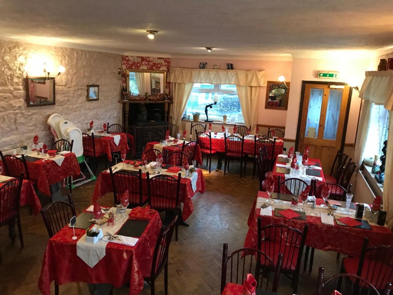 Prince Of Wales Inn Rhymney Extérieur photo