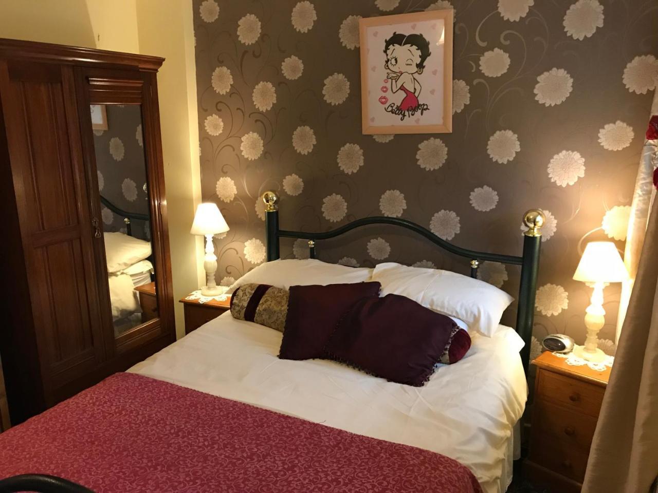 Prince Of Wales Inn Rhymney Extérieur photo